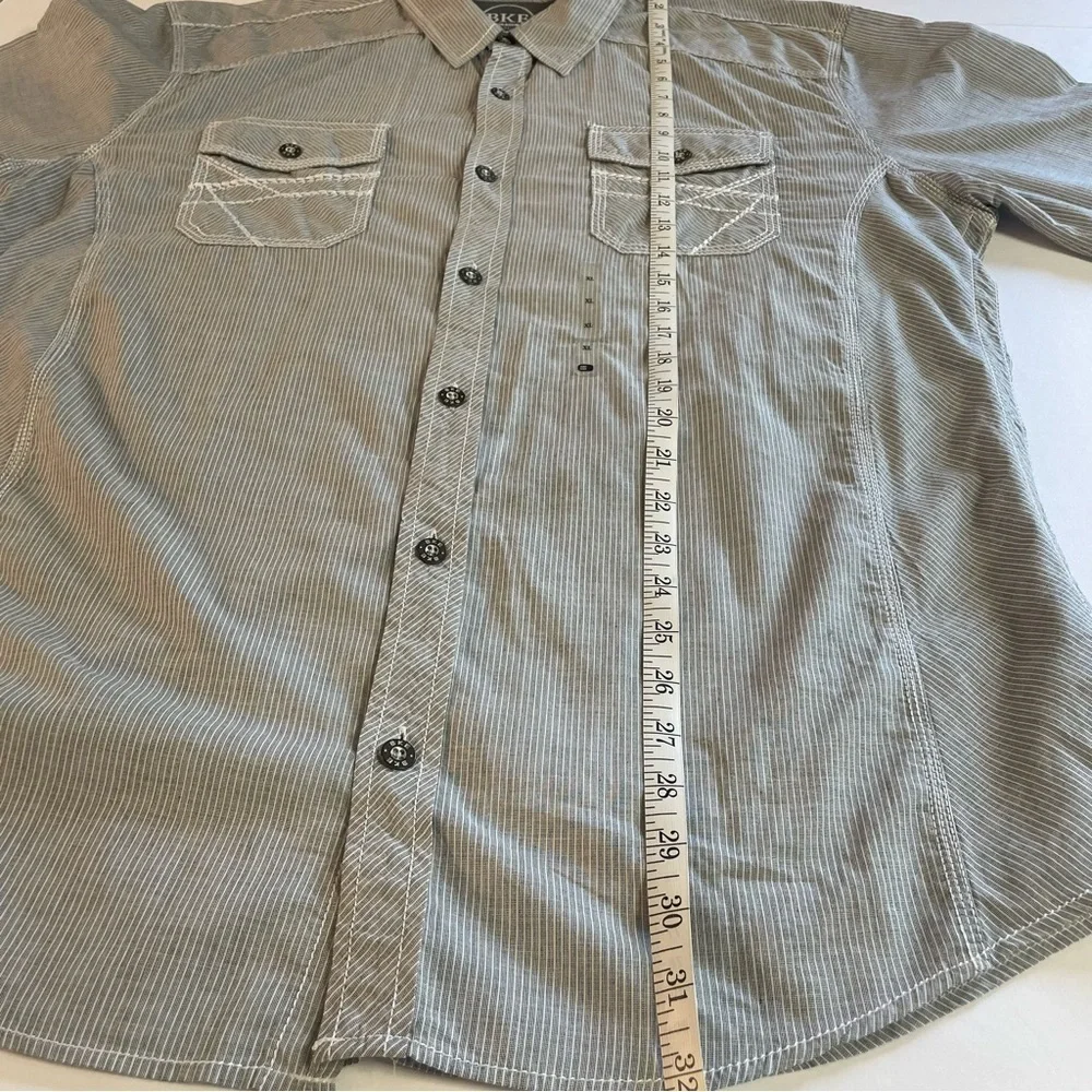 BKE Men's Athletic Fit Long Sleeve Button Up Gray/White Striped Shirt - Picture 10 of 11